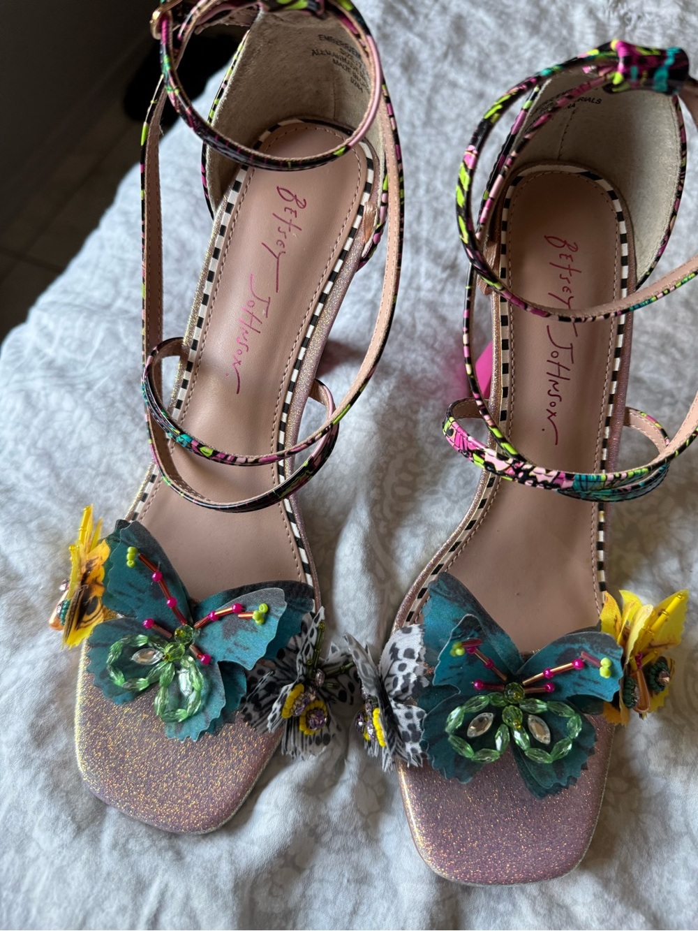 Betsy Johnson Embellished Butterfly Heels- women’s size 7.5 NWOT - Picture 3 of 8